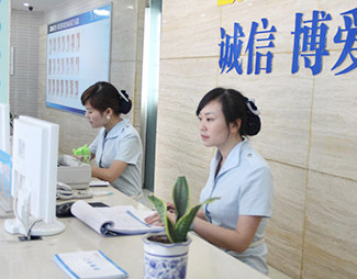 如何避免痘痘处发生白癜风呢